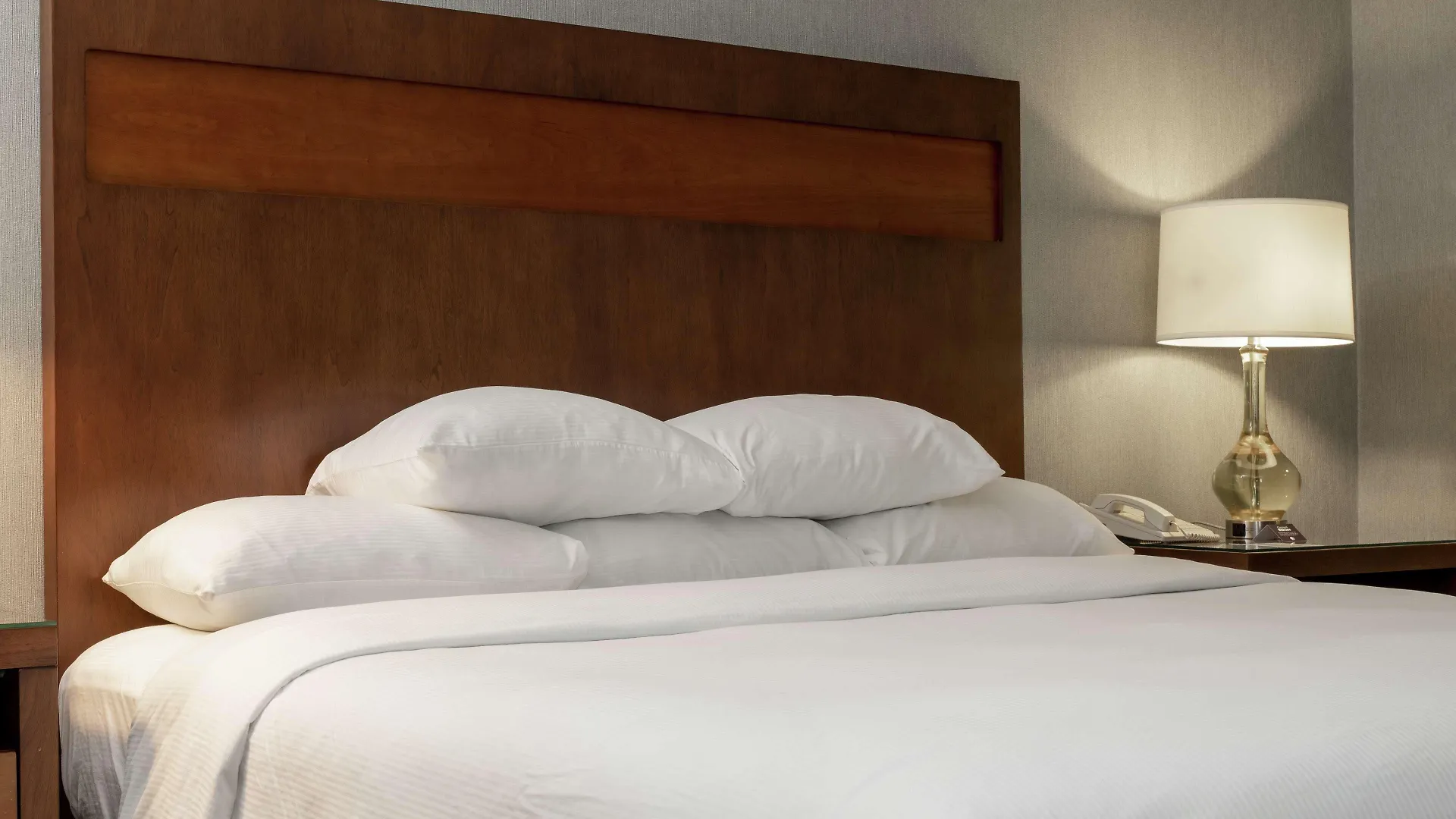 Doubletree By Hilton Pittsburgh-Green Tree Hotel