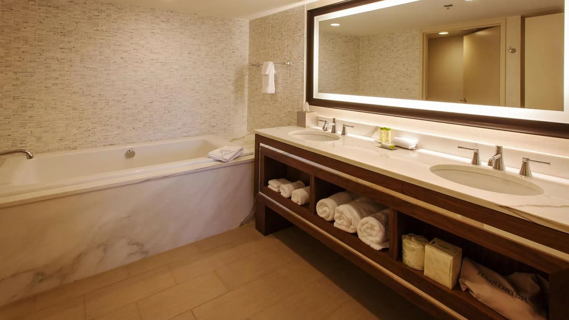 Doubletree By Hilton Pittsburgh-Green Tree Crafton Otel
