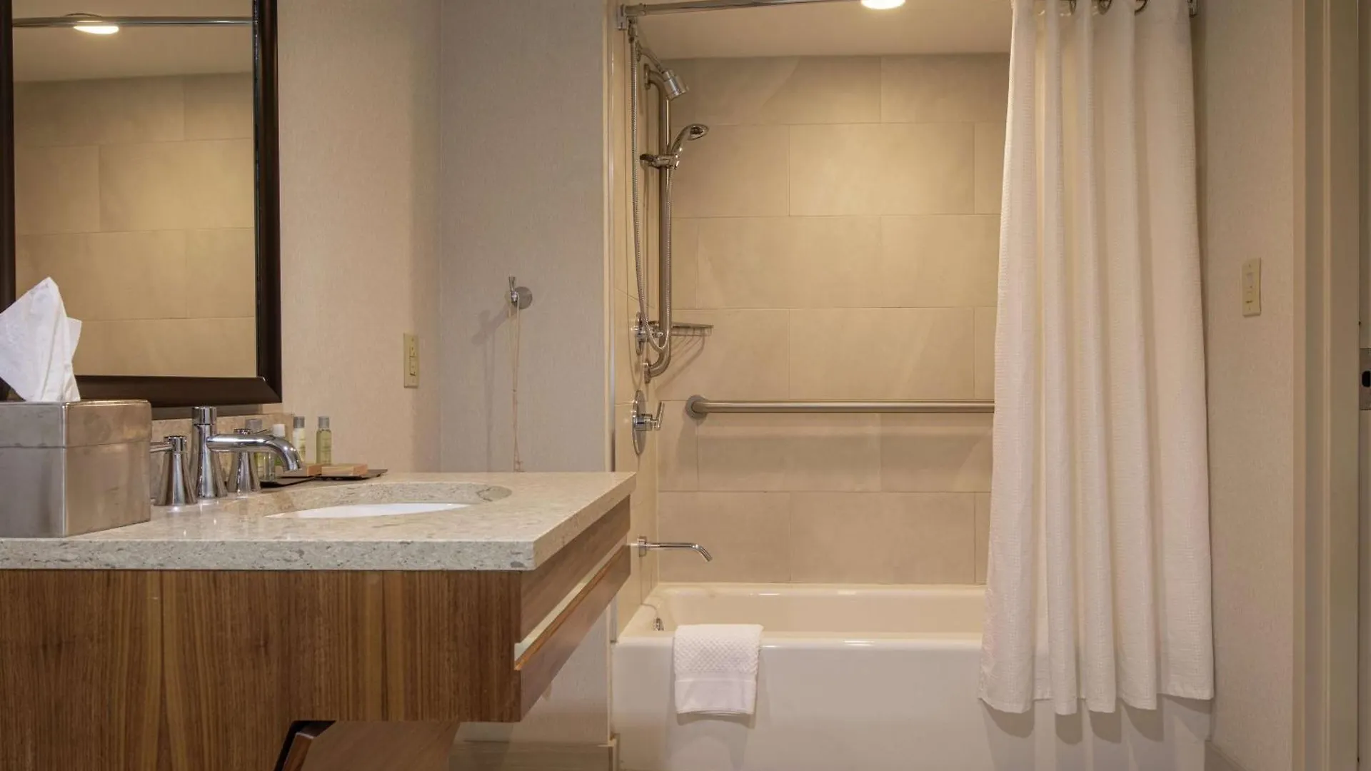 Doubletree By Hilton Pittsburgh-Green Tree Crafton Otel